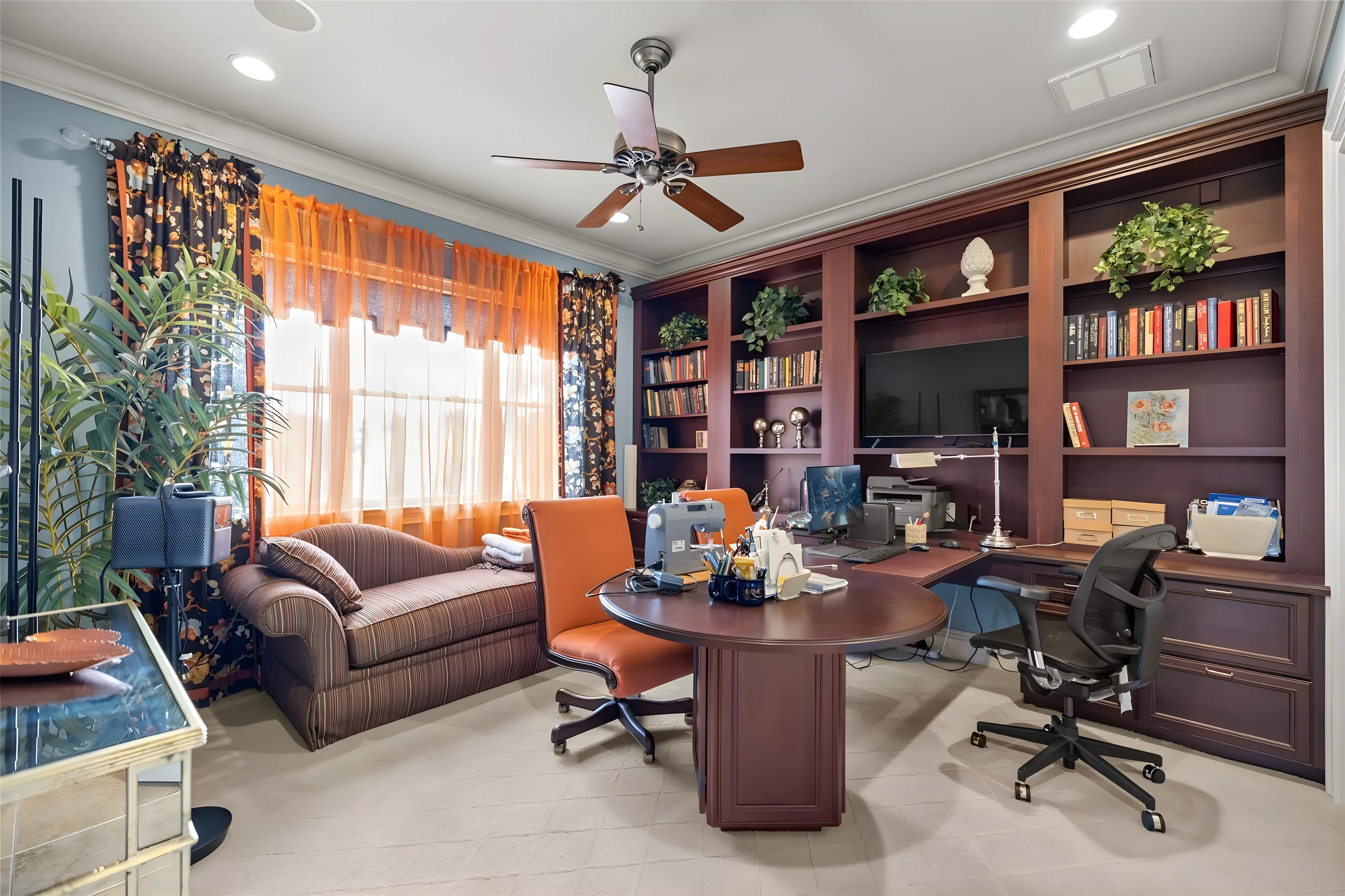 4th bedroom set up as an office, with built-in bookshelves, a desk and a daybed
